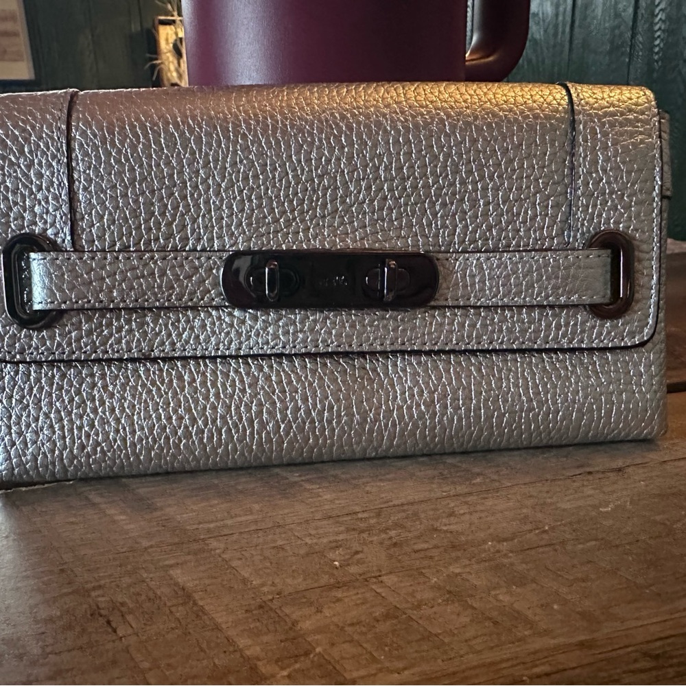 Coach Swagger Silver Leather Wallet